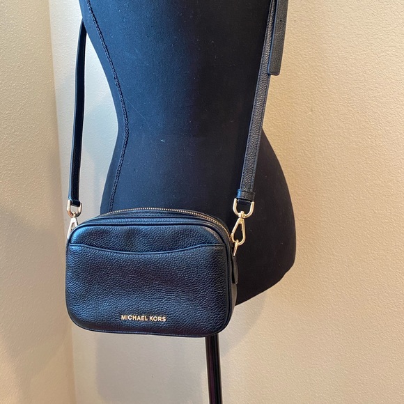 michael kors logo convertible belt bag